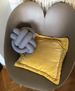 Dekorativni klupko jastuci Veći u sivoj boji
