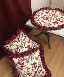 Dekorativni cvetni jastuk sa satenskim karnerom