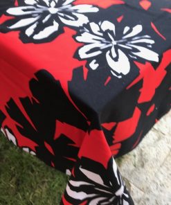 Crveni kord pamuk sa crnim i belim cvetovima