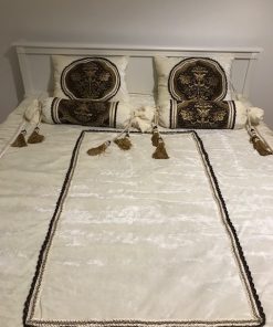 Prekrivač za bračni krevet beli pliš sa brokat detaljima