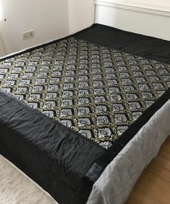 Prekrivač za bračni krevet Crni pliš sa zlatnim printom