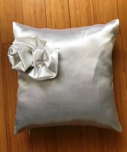 AlNada unikatni jastuci Beli saten sa 3D ružama