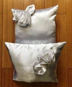 AlNada unikatni jastuci Beli saten sa 3D ružama komplet