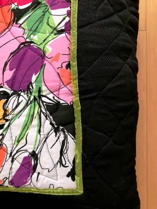 AlNada unikatni deko jastuci ručno štepani sa cvetnom aplikacijom traka