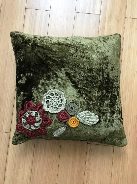 Decorative Cushions Green Velvet With Crochet Applications Al Nada