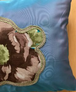 Alnada dekorativni jastuci Tirkizno plavi sa cvetnom aplikacijom detalj