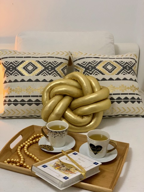 Dekorativni zlatni jastuk Dvostruki keltski čvor