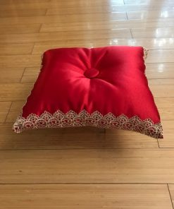 Ceremonijalni jastuci Crveni saten i zlatna čipka