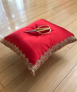 Ceremonijalni jastuci Crveni saten i zlatna čipka