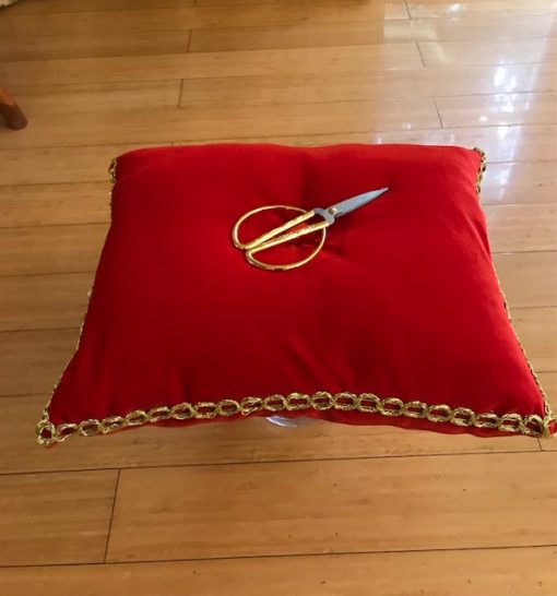 Ceremonijalni jastuci Crveni saten sa zlatnom trakom