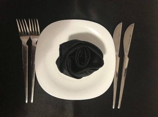 Satenska salveta Crna ruža