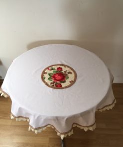 Pamučni okrugli stolnjak sa goblen aplikacijom crvena ruža