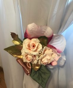 Shabby chic flower bouquet curtain holders