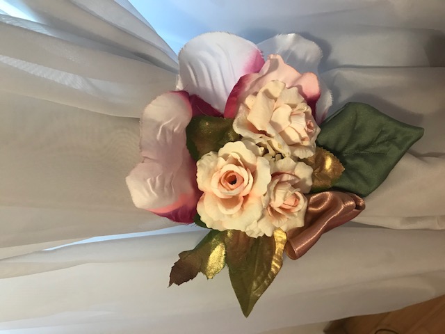 Shabby chic flower bouquet curtain holders