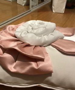 Dekorativni jastuci sa našivenim 3D cvetom
