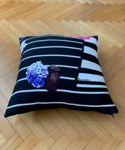 Moderni dekorativni jastuk sa cvetnim motivom Daniela Drei