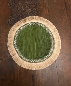 Stilske okrugle šustikle od zelenog pliša sa svilenim resama