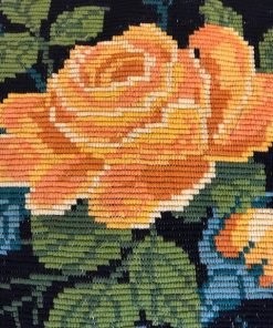 Dekorativni tkani goblen jastuk sa žutom ružom