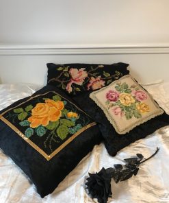 Dekorativni tkani goblen jastuk sa žutom ružom