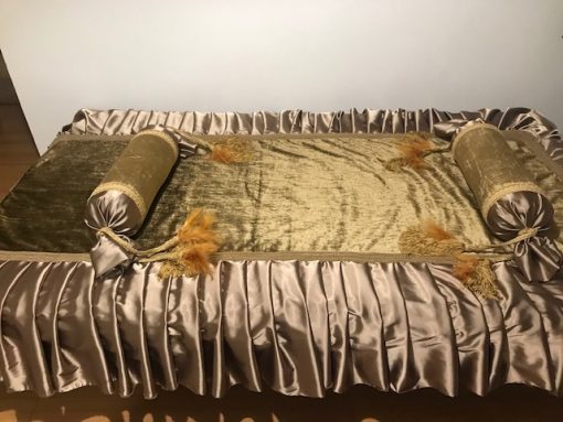 Dekorativni prekrivač za singl krevet staro zlato