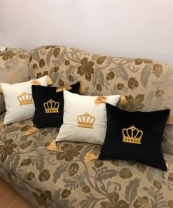 AAAlnada unikatni jastuk Kruna crni pliš