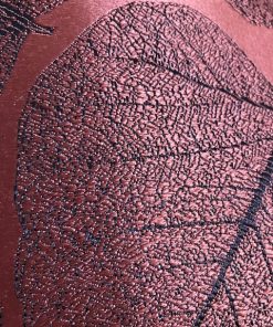 Lišće na satenskom jastuku bakarne boje