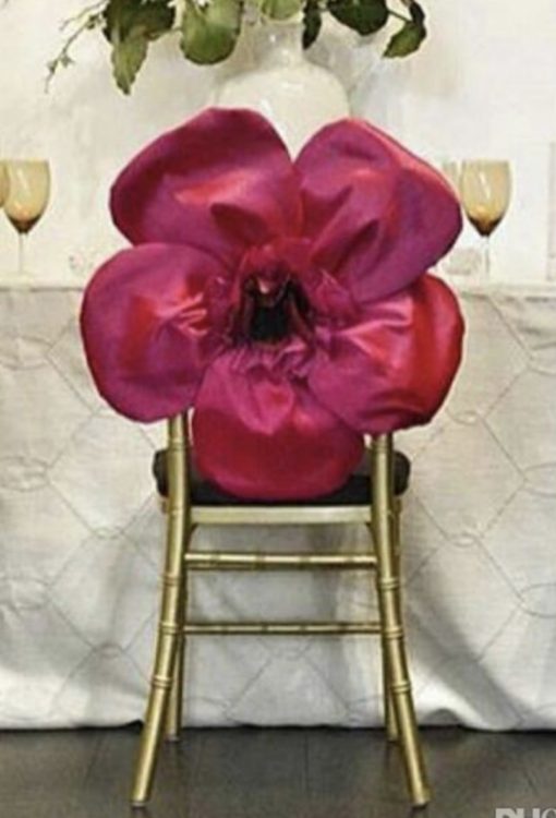 Dekoracija stolice za svečanosti ruža