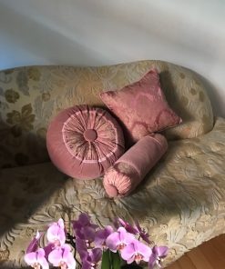 Barokni jastuci od brokata okrugli valjkasti i četvrtasti