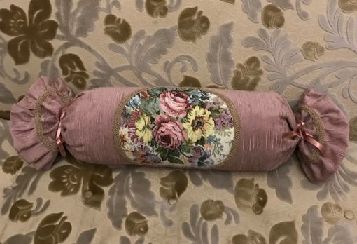 Valjak jastuk prljavo roze sa goblen ružama
