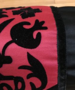 Valjak jastuk crno ciklama kombinacija