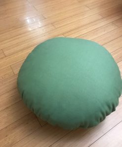Veliki okrugli jastuci za sedenje u prirodi