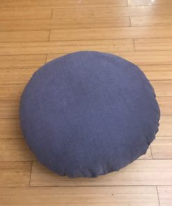 Veliki okrugli jastuci za sedenje u prirodi