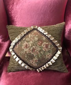 Goblen cvetni buket braon dekorativni jastuk