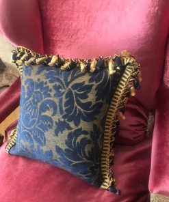 Barokni jastuk teget zlatno za kićankama