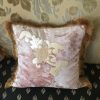 Puder roze plišani jastuci sa resama