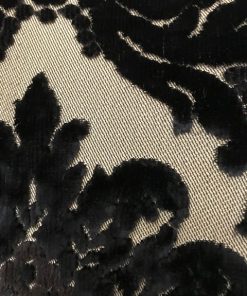 Crni pliš i zlatna svila na jastuku Royal collection