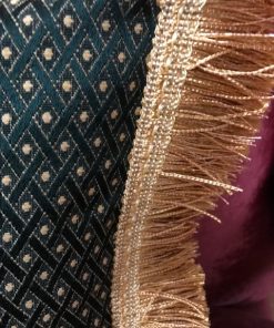 Zeleni kraljevski jastuk sa zlatnim detaljima