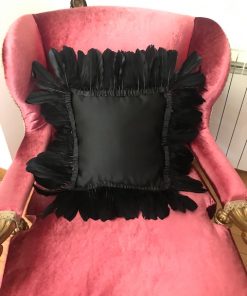 Crni glamurozni jastuk sa crnim perjem