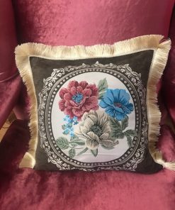 Cvetni goblen jastuk sa svilenim kićankama