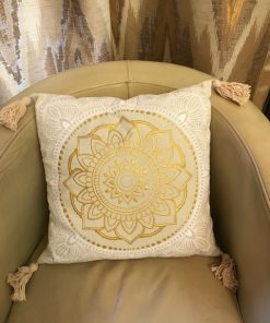 Mandala jastuk natur boja sa zlatno belom štampom