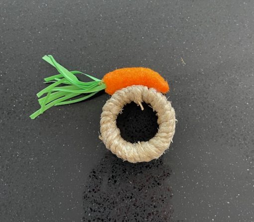 Uskršnji prsten za salvete šargarepa